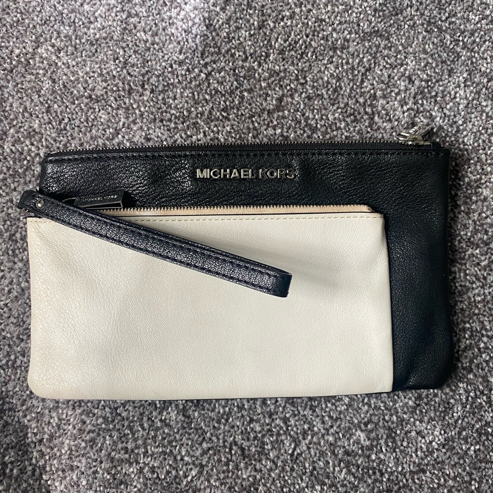 Micheal Kors wristlet
